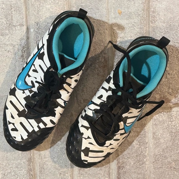 Nike Softball Cleats - Picture 4 of 10